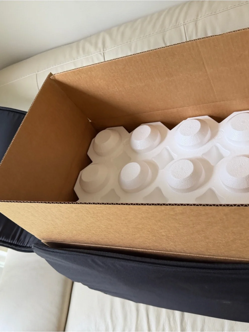 Specialized wine shipping box